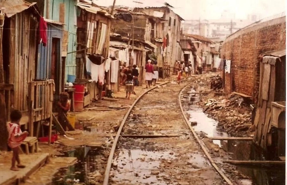 Linha do bonde e casa de pau a pique na antiga Vila Prudente — Crédito: Guilherme Inácio