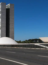 Votação da MP que zera "taxa das blusinhas" é adiada para terça