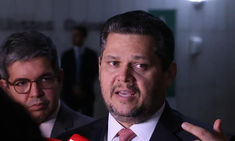 Alcolumbre envia PEC do fim da escala 6x1 para CCJ do Senado