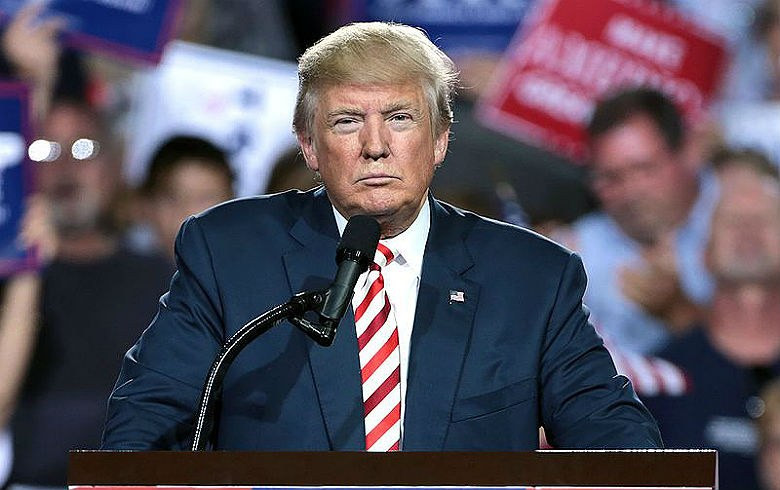 Donald Trump Segundo Flávio Aguiar, para tentar manter maioria na Câmara, Trump tem feito campanha sob fake news e medo da população (CC 2.0 Gage Skidmore/Reprodução)