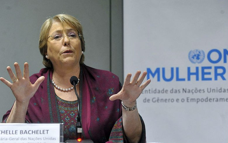 Bachelet, que teve o pai morto pela ditadura de Pinochet, se tornou uma destacada defensora da democracia/Foto - (Crédito: Valter Campanato/Agência Brasil)