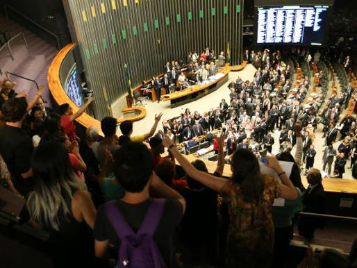 Câmara aprova em segundo turno PEC que limita gastos públicos por 20 anos