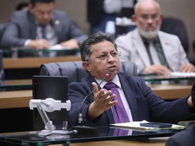 Sinésio Campos fará audiência para cobrar transparência da Âmbar Energia sobre tarifas e apagões.