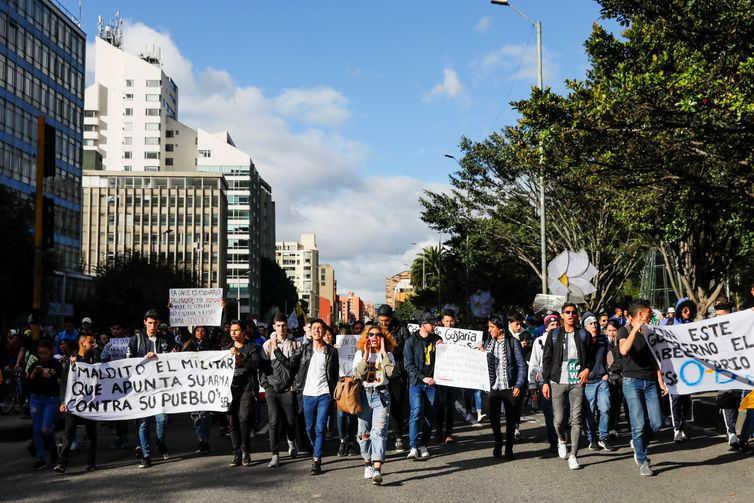 Manifestações, que ocorrem na Colômbia há 14 dias, têm sido pacíficas - Carlos Jasso/Reuters/Direitos Reservados