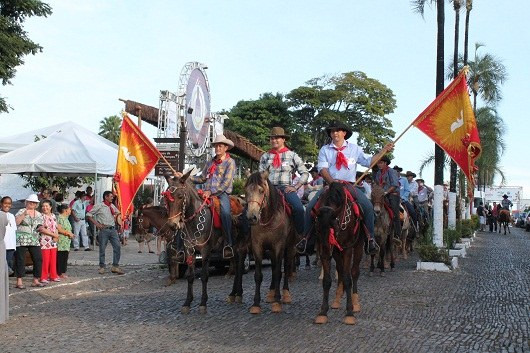 Primeiras manifestações da Festa do Divino em Pirenópolis datam de 1819 - Iphan
