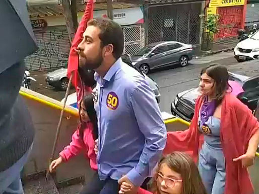 Boulos vota em São Paulo acompanhado da família