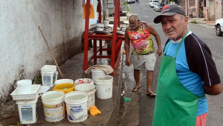 Vereadora solicita serviço de água no bairro Nova Floresta