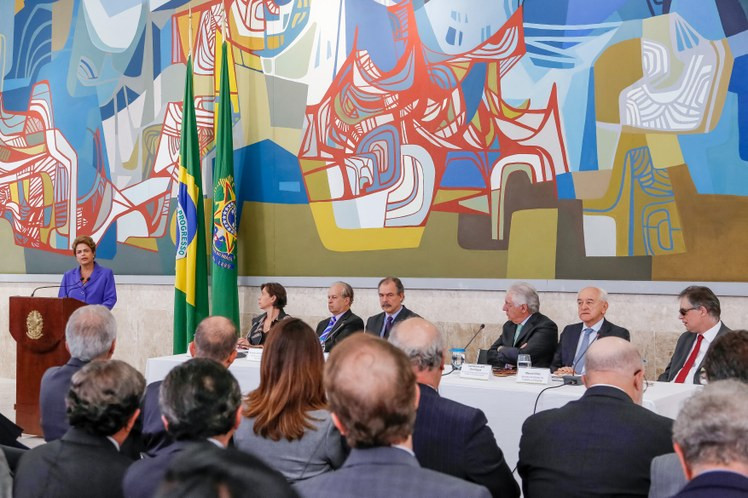 Dilma: onde não há Estado nem organização empresarial, a tendência é de que ações criminosas se desenvolvam e acabem absorvendo os jovens. Foto: Ichiro Guerra/PR