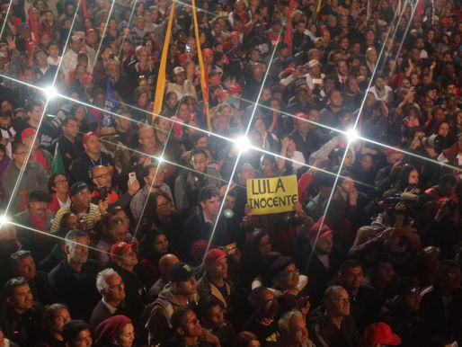 Manifestações defendem Lula e a democracia