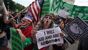 Suprema Corte dos EUA derruba direito ao aborto