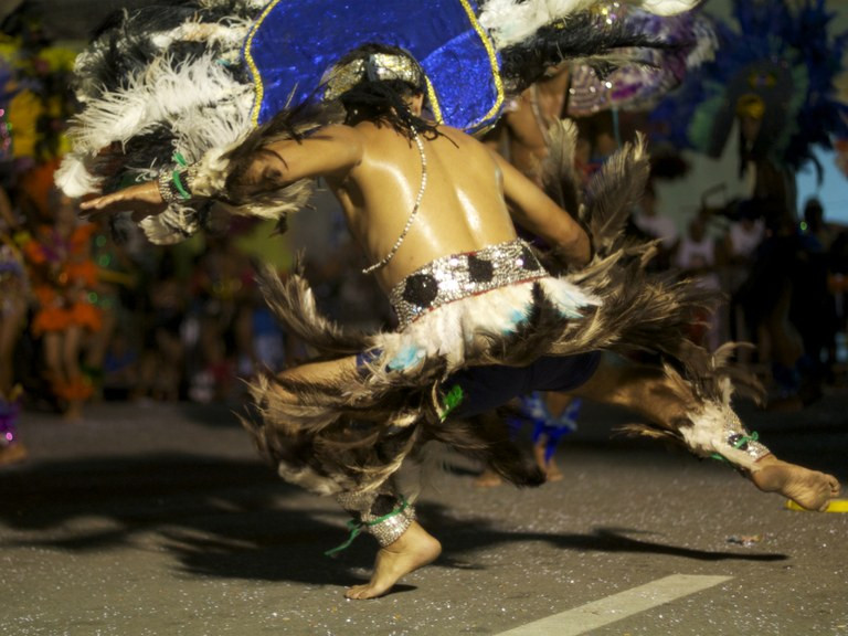 Caboclinho pernambucano simboliza encontro cultural das populações indígenas e dos povos africanos Felipe Peres/INRC