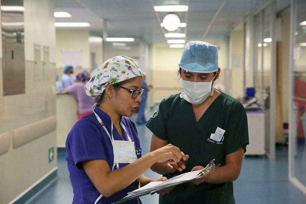 Profissionais de saúde no Hospital Docente de Calderón, em Quito, capital do Equador. Foto: OPAS