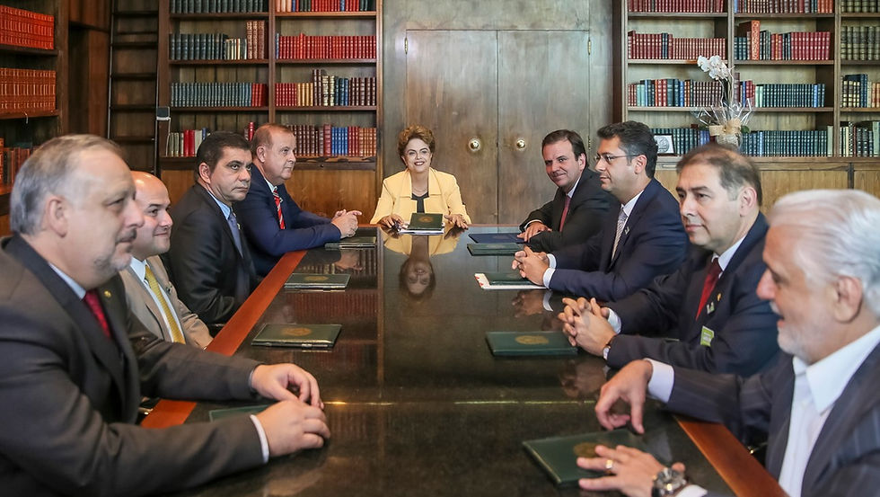 Dilma recebe grupo de prefeitos no Palácio da Alvorada. Para eles, análise do pedido de afastamento da presidenta está “eivada de vícios, o que denota condução desvirtuada do processo”. Foto: Roberto Stuckert Filho/PR.