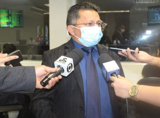 Sinésio Campos assina CPI da Asfixia no Amazonas e cobra responsabilização sobre as vidas perdidas