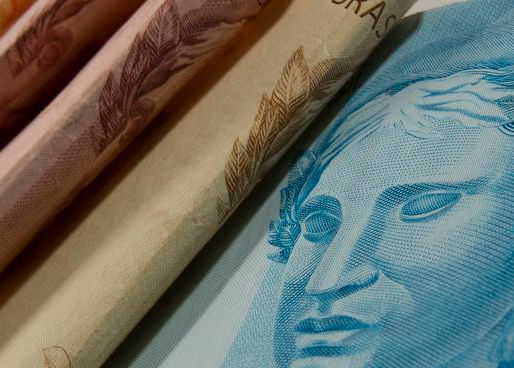 Presidenciáveis arrecadam R$ 143 milhões; 64,8% são recursos públicos