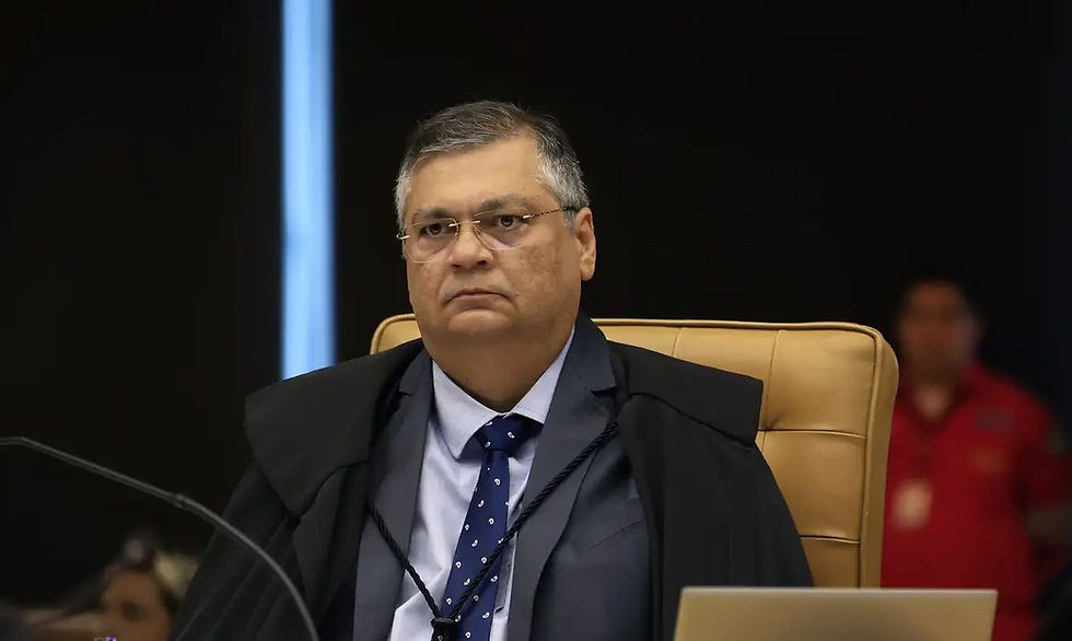 Dino pede que Câmara explique viagem de Mário Frias ao exterior