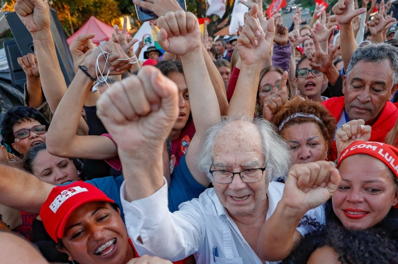 Ricardo Stuckert Prêmio Nobel da Paz Adolfo Pérez Esquivel no Acampamento Lula Livre, nesta quinta-feira (19), em Curitiba