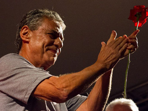 Chico Buarque: “De novo, não. Não vai ter golpe”