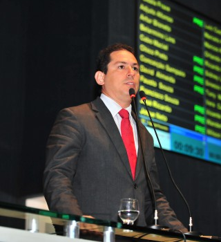 Marcelo Ramos denuncia falta de energia elétrica em Parintins, Itacoatiara e Manaus