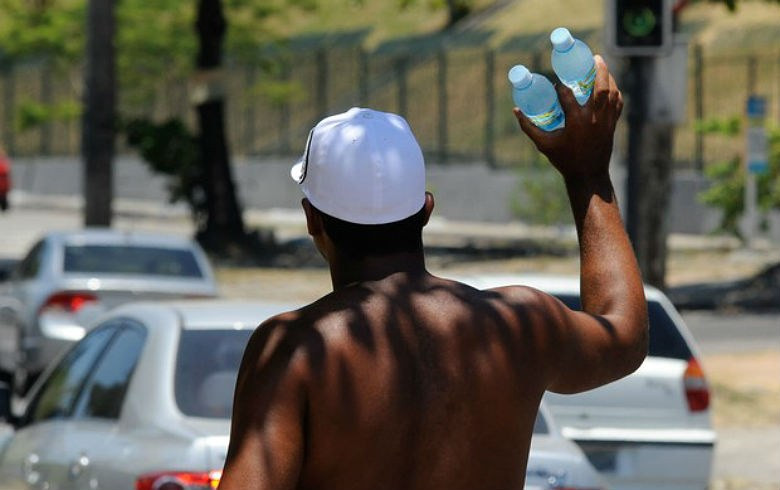 informalidade Sem refresco: crescimento da informalidade trava consumo das famílias e PIB continua "andando de lado" (TÂNIA REGO/AGÊNCIA BRASIL)