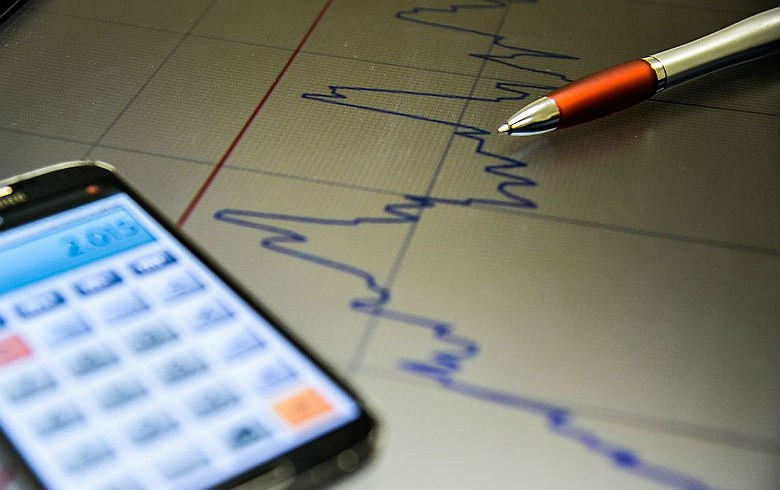 Retração na economia 'A política econômica do governo não indica iniciativas no sentido de animar e ativar o processo produtivo', avalia Clemente (Marcello Casal Jr./EBC)