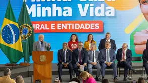 Governo anuncia 112 mil casas para área rural e movimentos por moradia