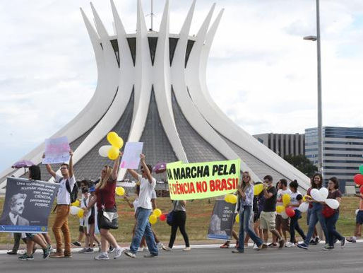 Na Marcha pela Ciência, pesquisadores pedem mais apoio para o setor no Brasil