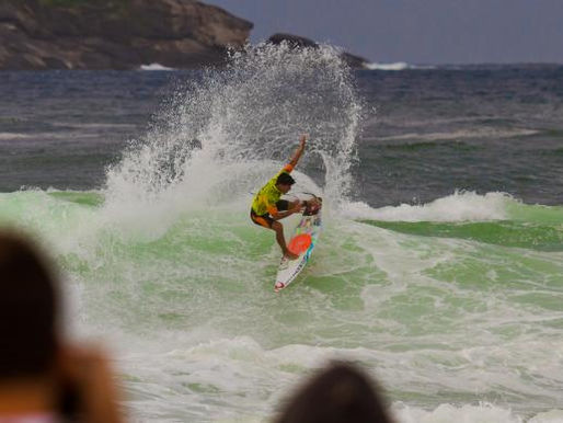 Medina acredita no crescimento do surfe brasileiro após a conquista do mundial
