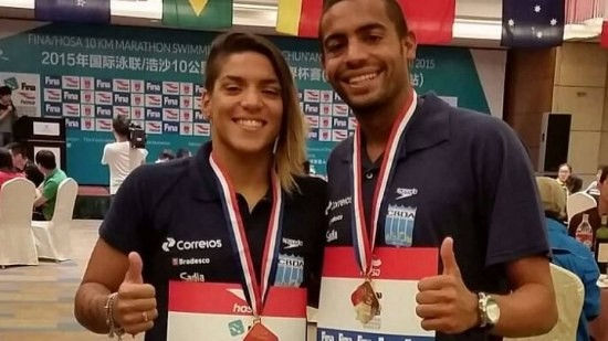 Ana Marcela Cunha completou o percurso de 10km em 2h03m36s e Allan do Carmo em 1h53m04s Foto: CBDA/Divulgação
