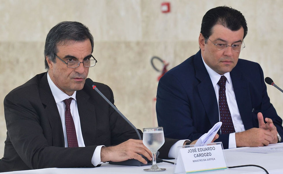 Os ministros da Justiça, José Eduardo Cardozo, e de Minas e Energia, Eduardo Braga, dizem que o governo está aberto ao diálogoAntonio Cruz/Agência Brasil