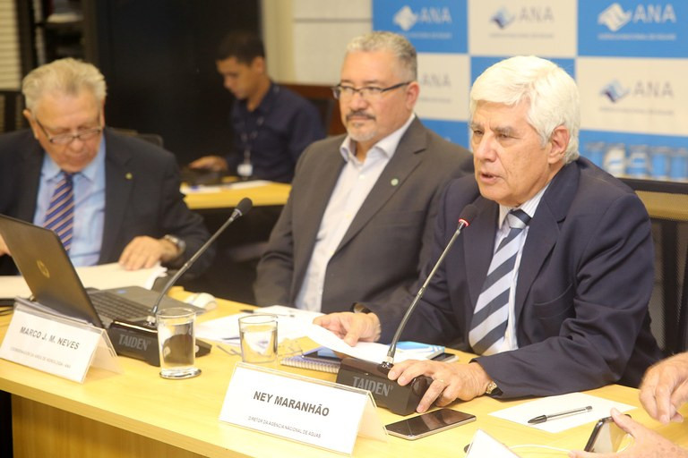 Ney Maranhão (à dir.) abre a reunião. Antônio Augusto Gondim / Banco de Imagens ANA