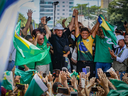 Bolsonaro em Belém não cita a Amazônia e dá carona a defensor do garimpo