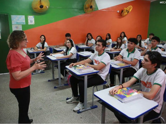 Capes abre 4 mil vagas de mestrado para educadores da rede pública