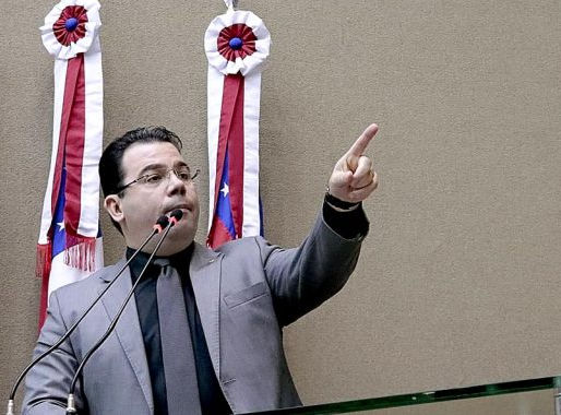 “Tem minha confiança, mas meu pé atrás com Paulo Guedes”, diz Wilker Barreto