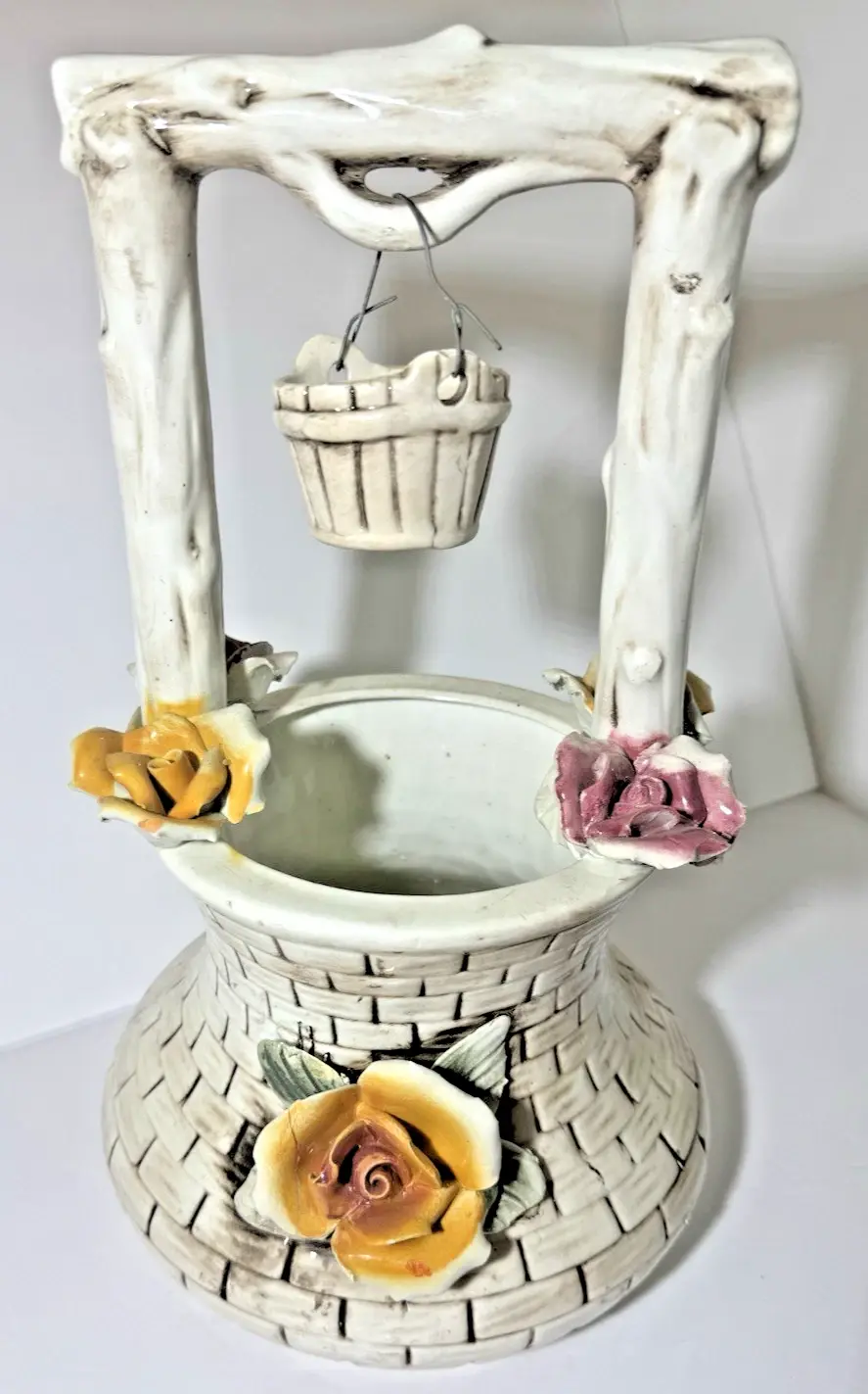 VTG ANTIQUE CAPODIMONTE PORCELAIN 15”x 10” WISHING WELL W/ ROSES FROM ITALY