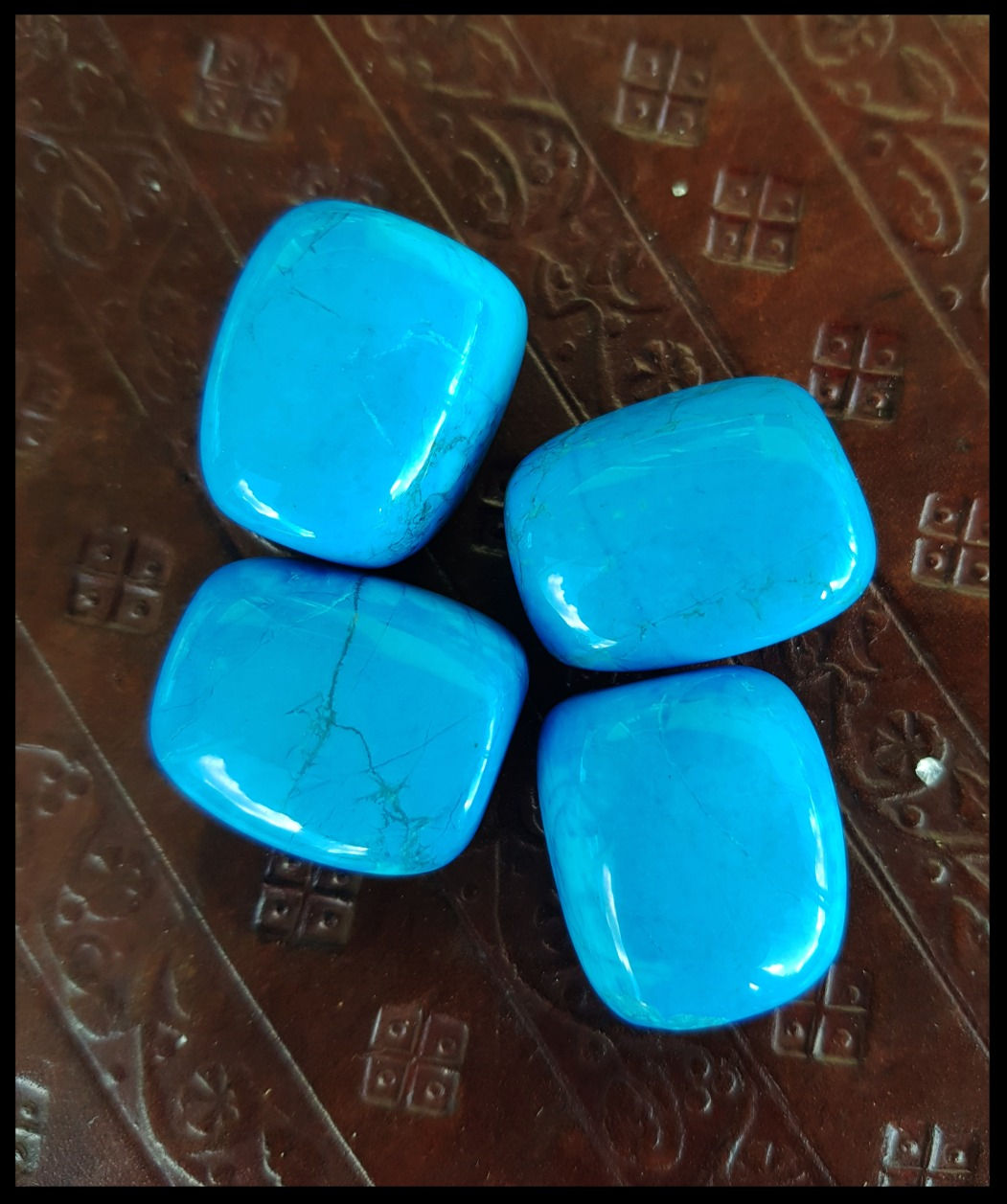 BLUE HOWLITE