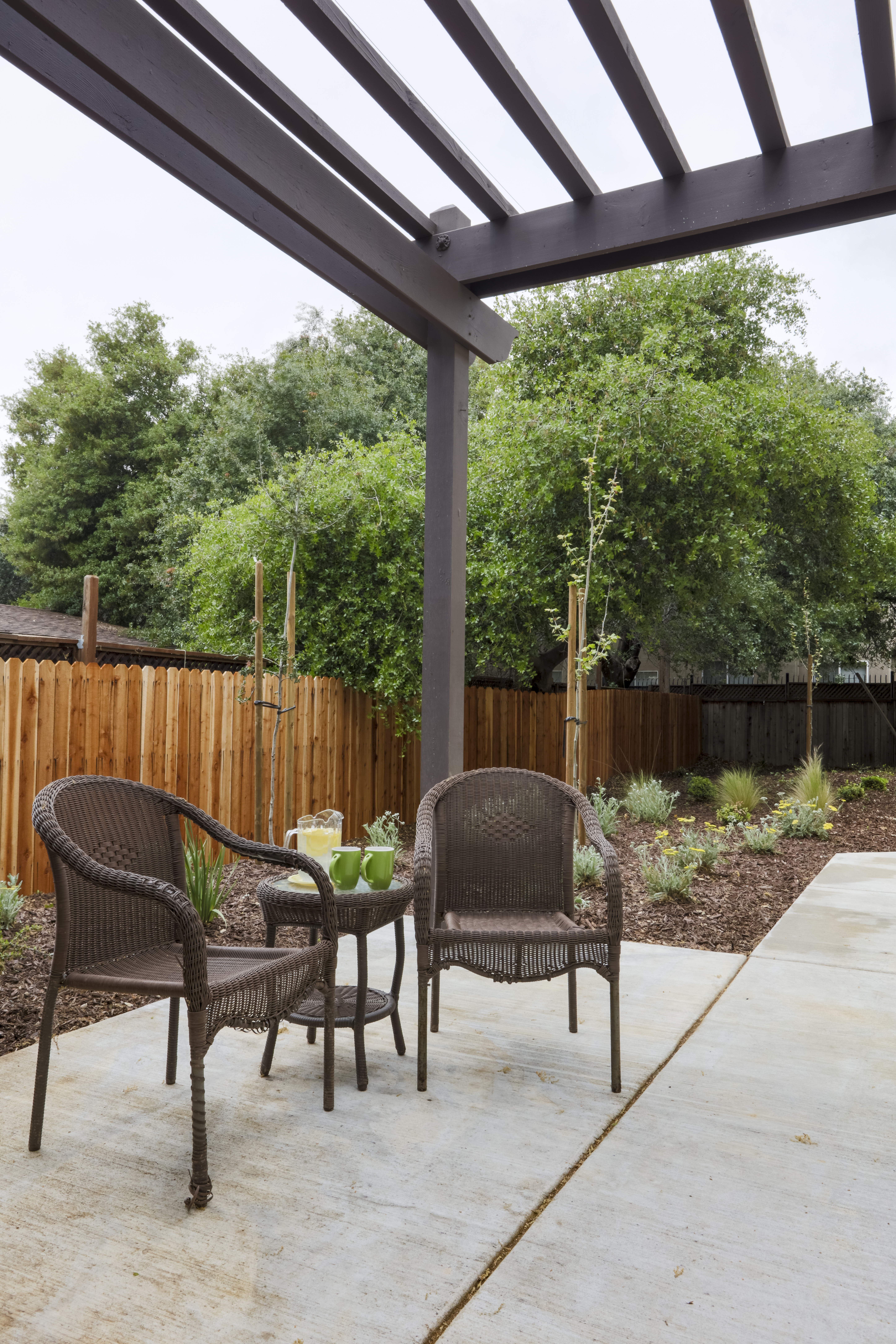 Chateau Senior Living Auburn CA Outdoor seating area