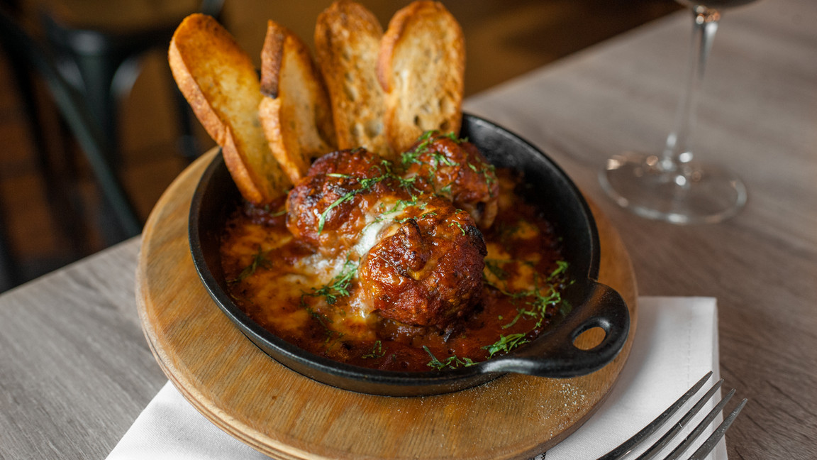 Range kitchen & tap Roseville, CA Comfort Food