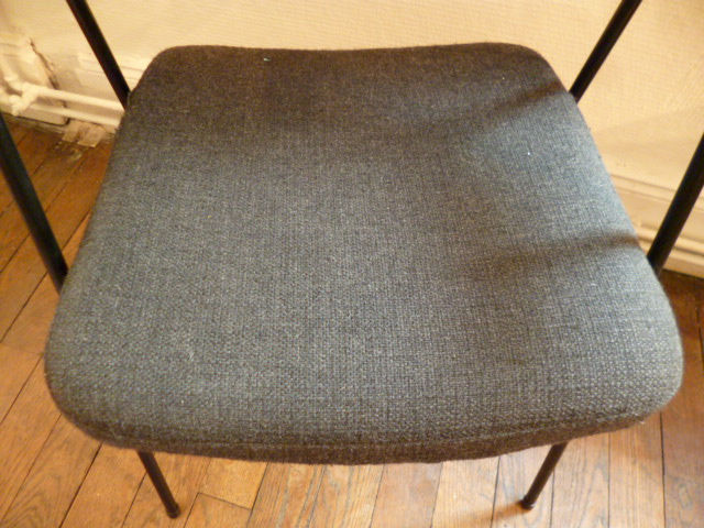 Miniature : Chaise du designer Robin Day, modèle édité par airborne
