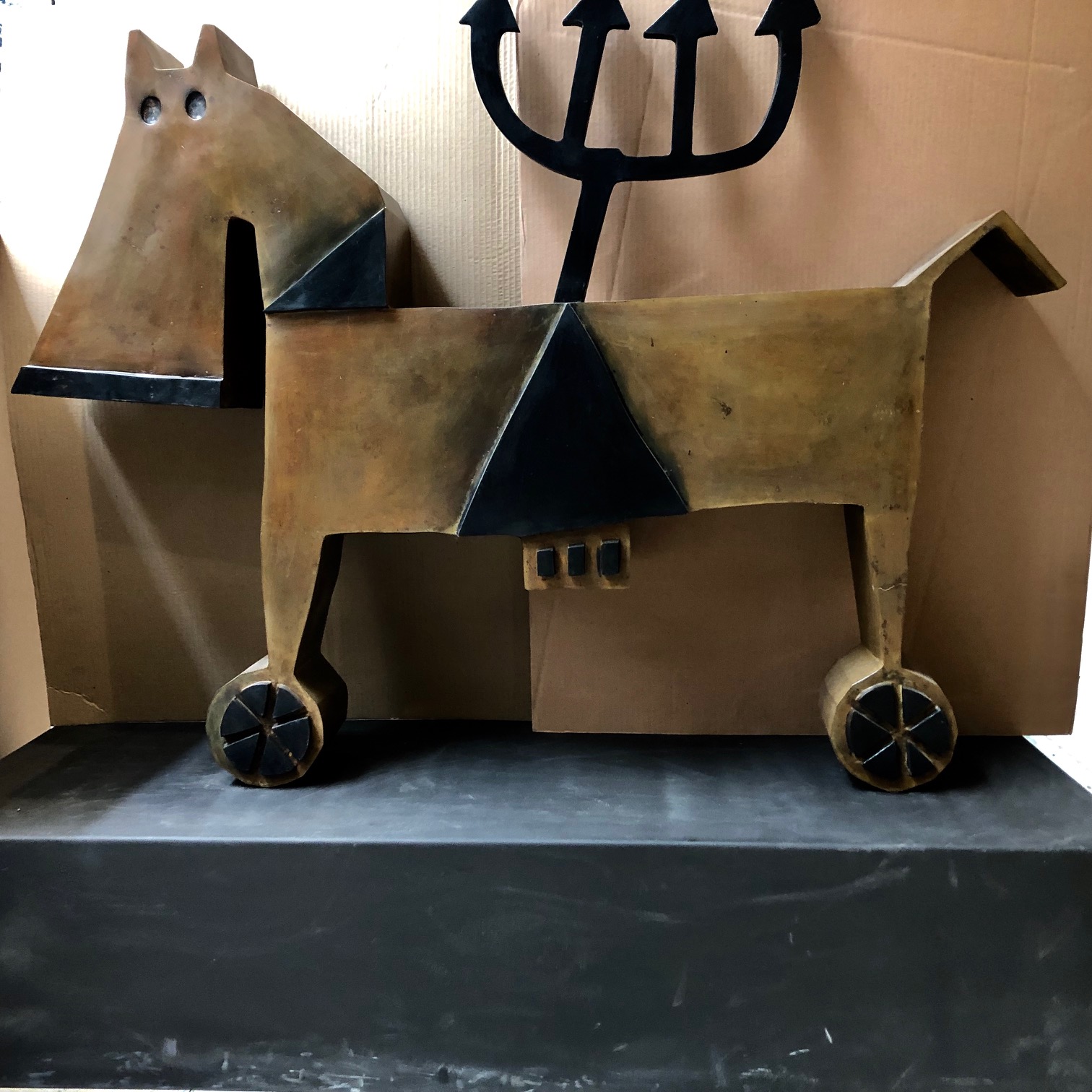 CABALLO CON TRIDENTE
