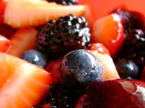 BERRY MEDLEY IN HONEY LIME SYRUP