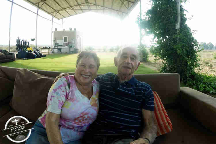 צניחה חופשית בגיל 80