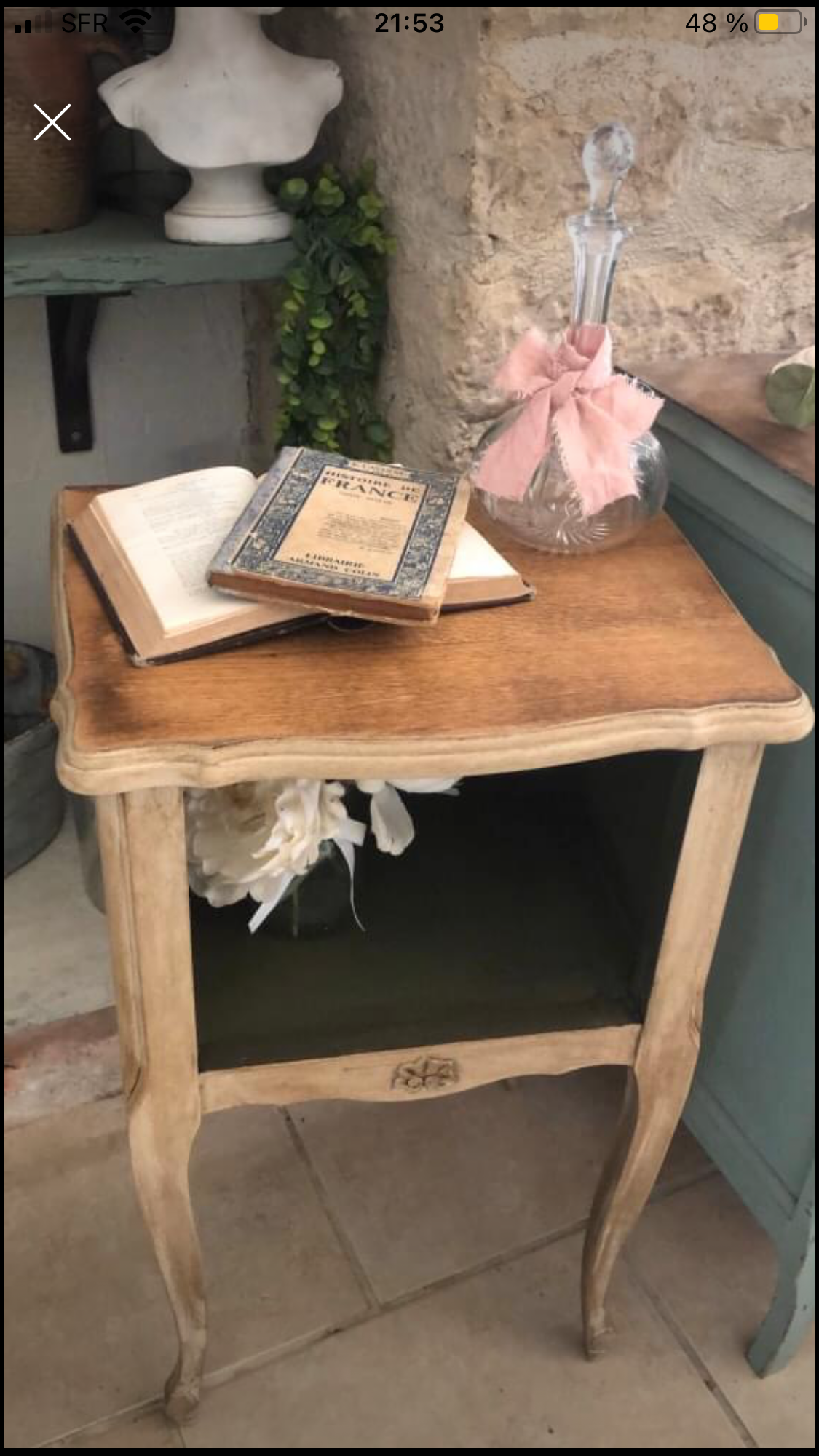 Cute little side table 