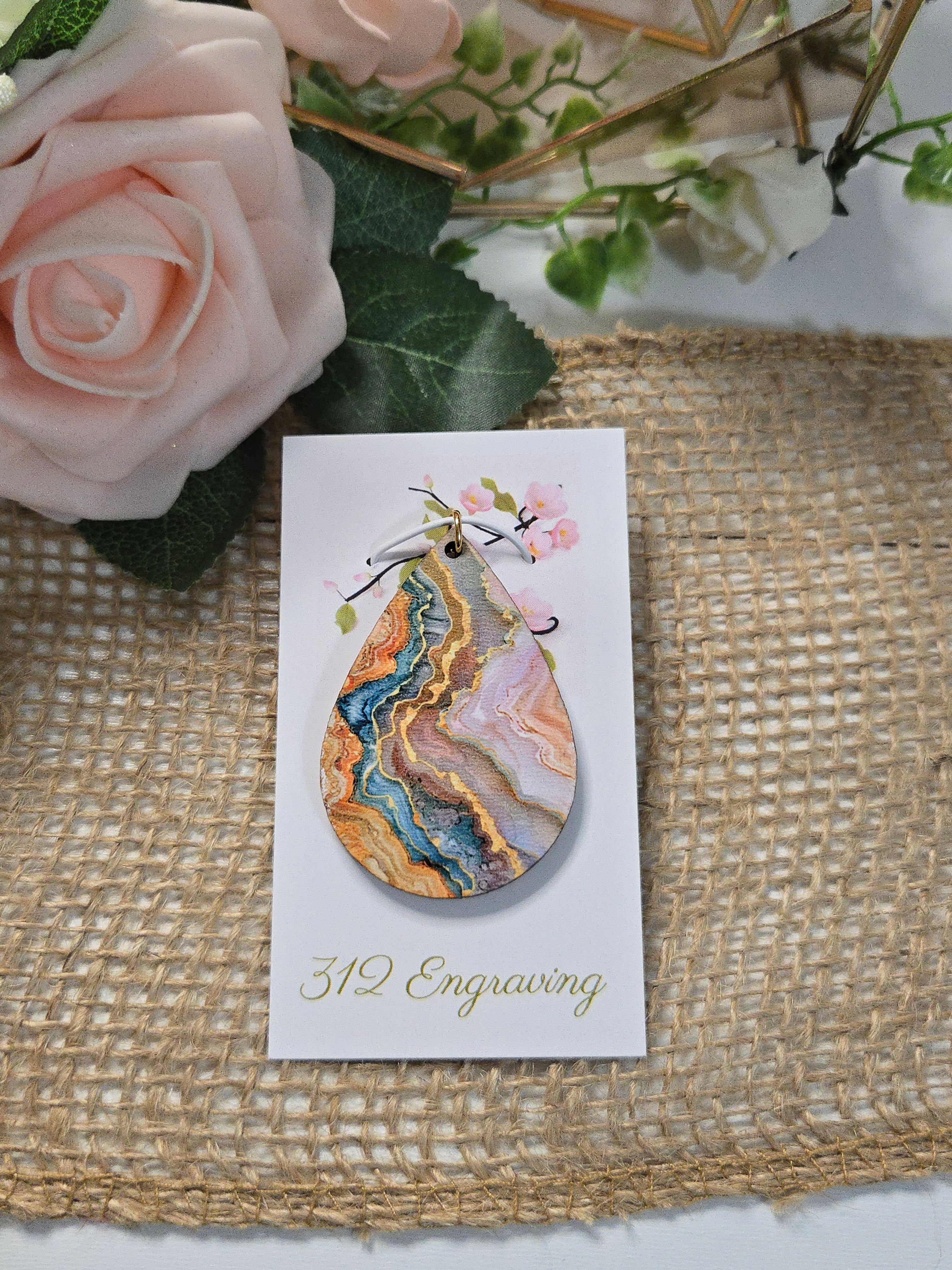 Marbled 8 - Pendant with Chain