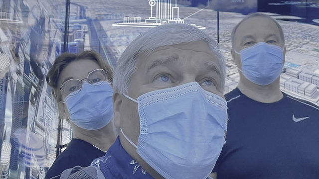 3 persons with masks in Dubai visiting Burj Khalifa site