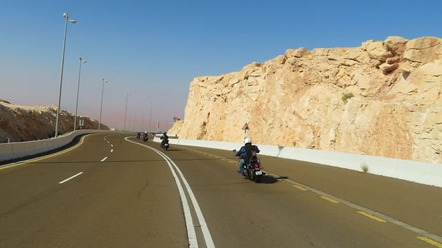 Peaceful Riding Roads for bikers on Peterpanplanet motorcycle tour Arabian Harley