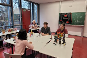 Personalprojekt im Einzelhandel. Lernende simulieren ein Bewerbungsgespräch