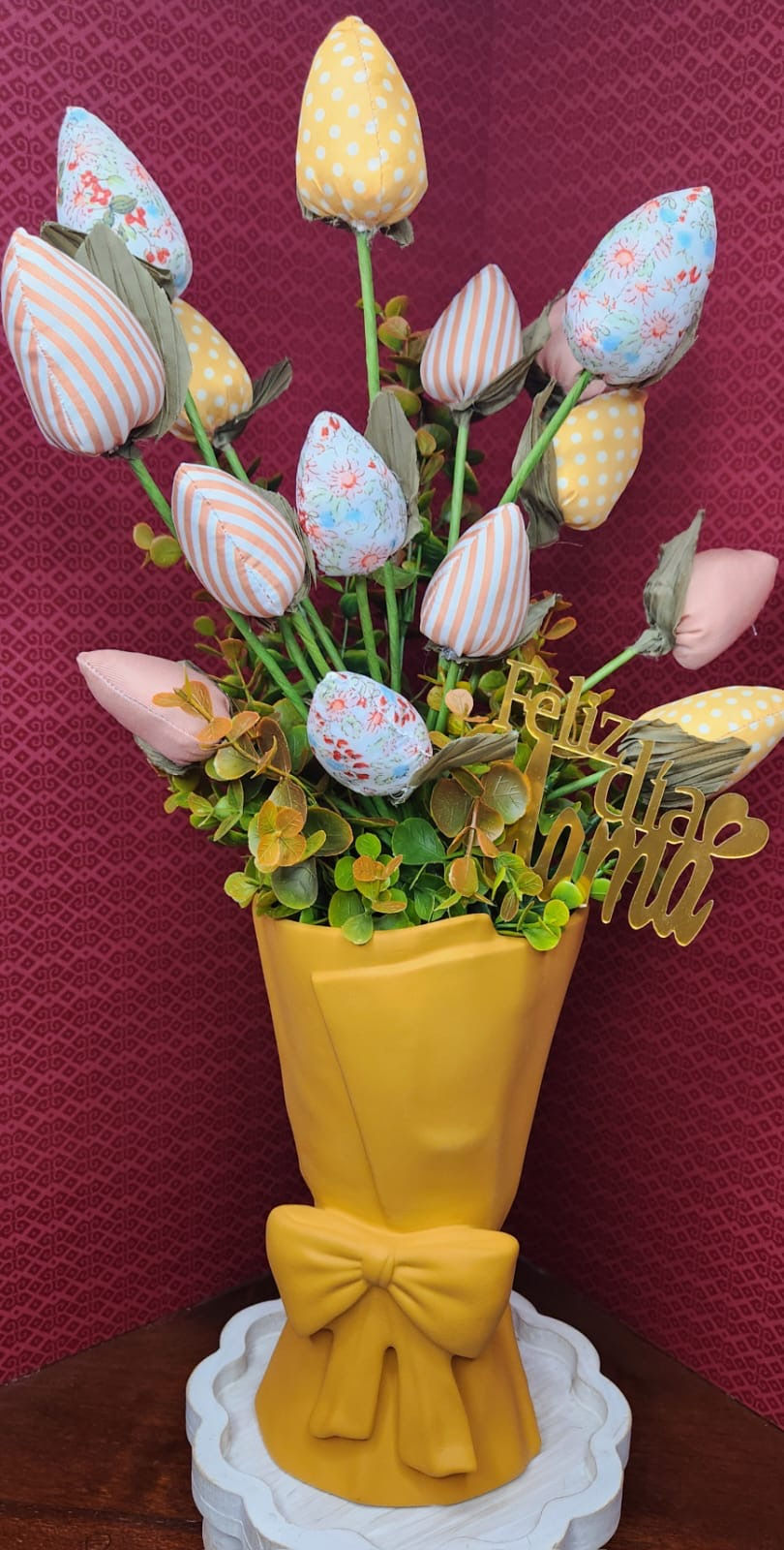 Florero Amarillo con Tulipanes de Tela