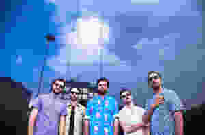 La band al completo