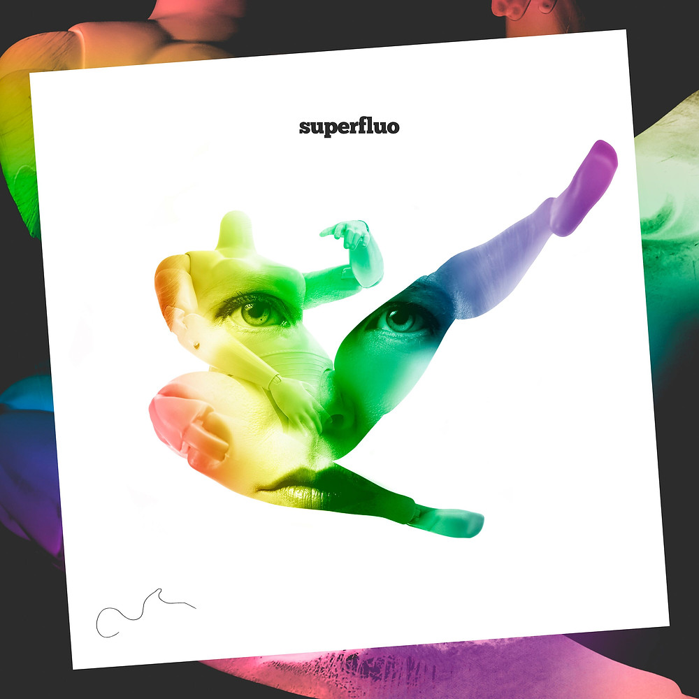 La cover dell'album "Superfluo"